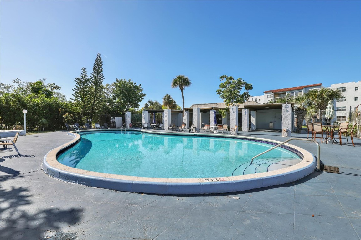 Somerset at Lauderdale La - Residential