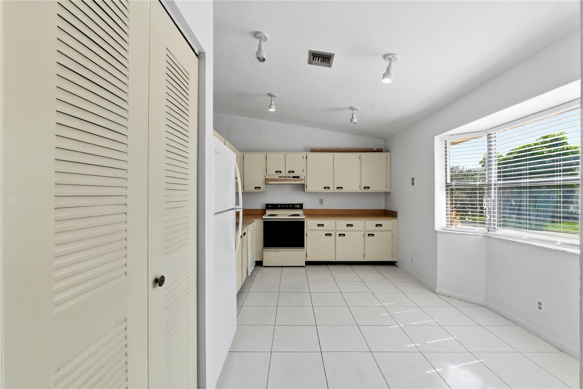 CALICO COUNTRY - Residential