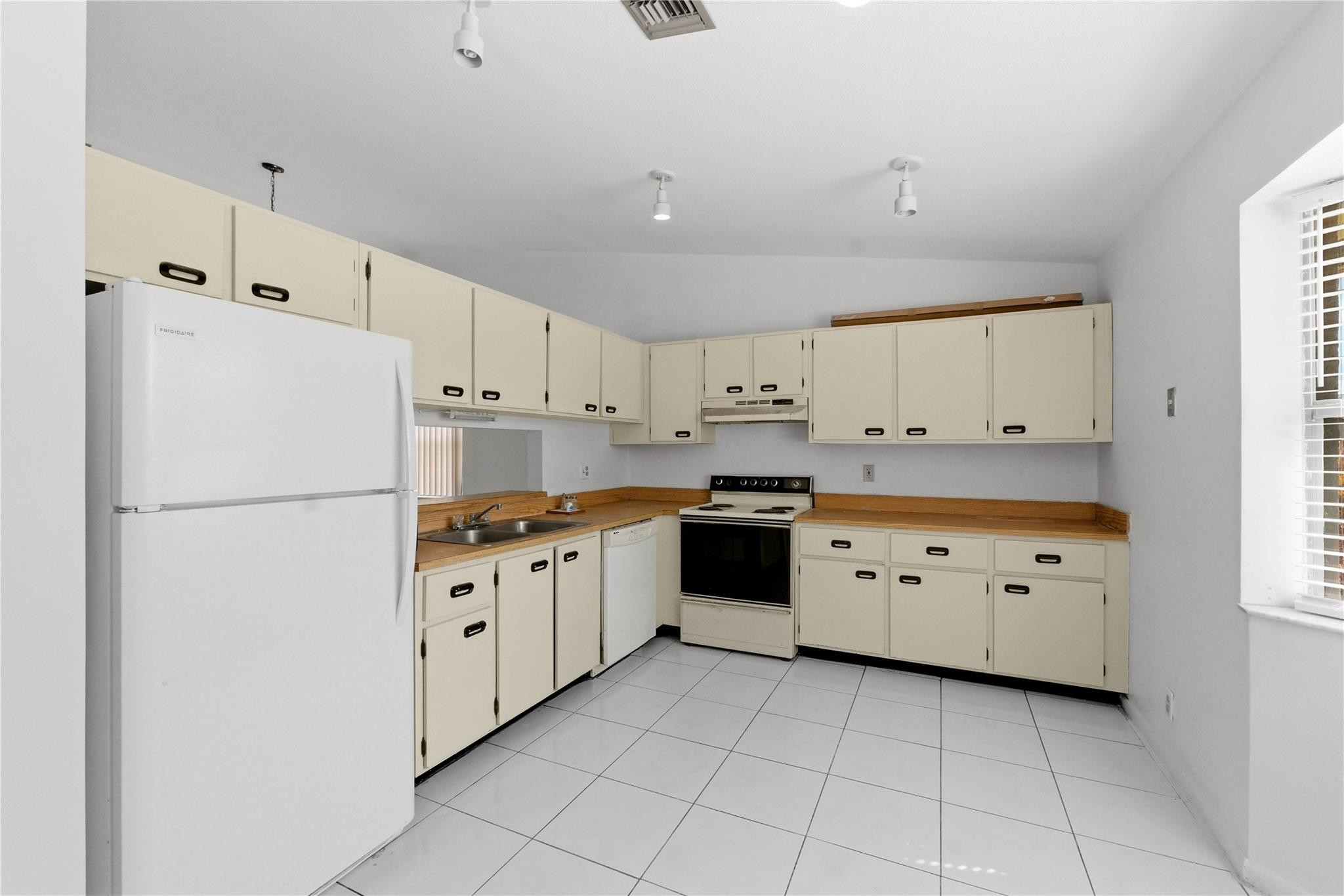 CALICO COUNTRY - Residential