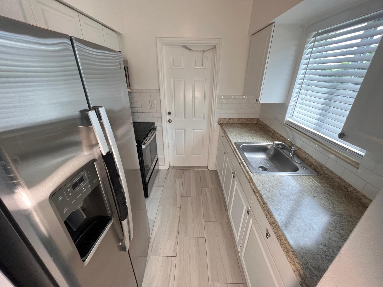 CRESTHAVEN NO 11 - Residential Lease