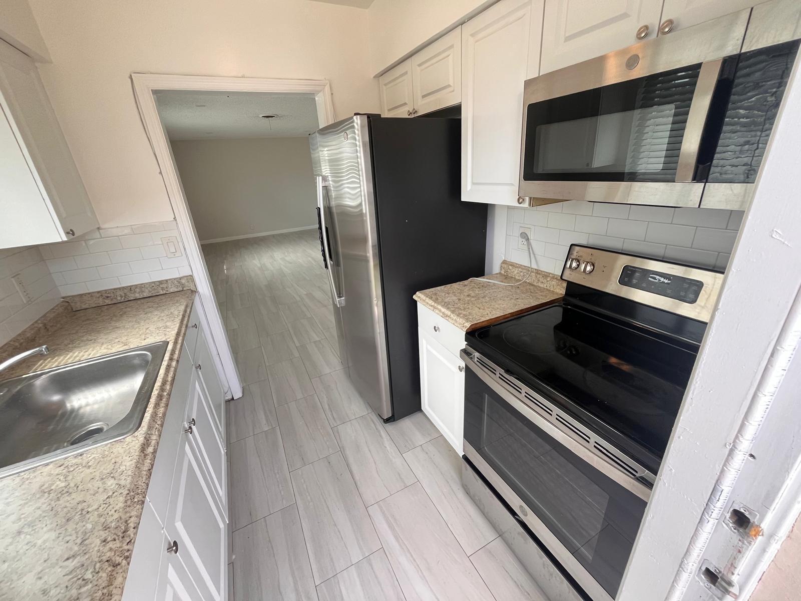 CRESTHAVEN NO 11 - Residential Lease