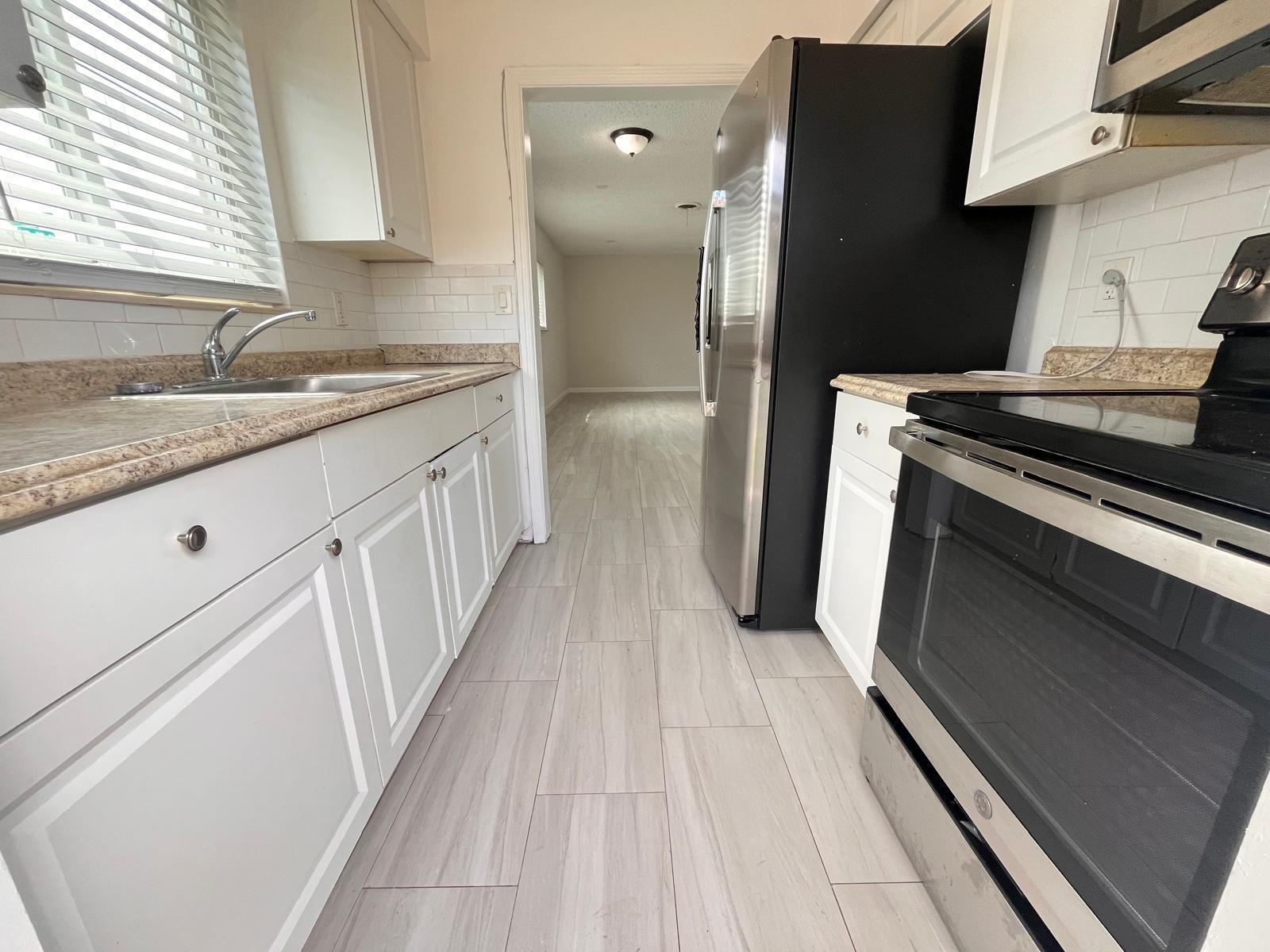 CRESTHAVEN NO 11 - Residential Lease