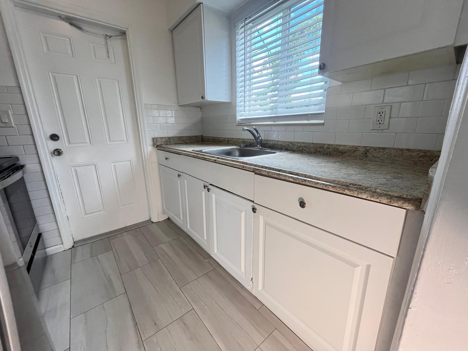 CRESTHAVEN NO 11 - Residential Lease