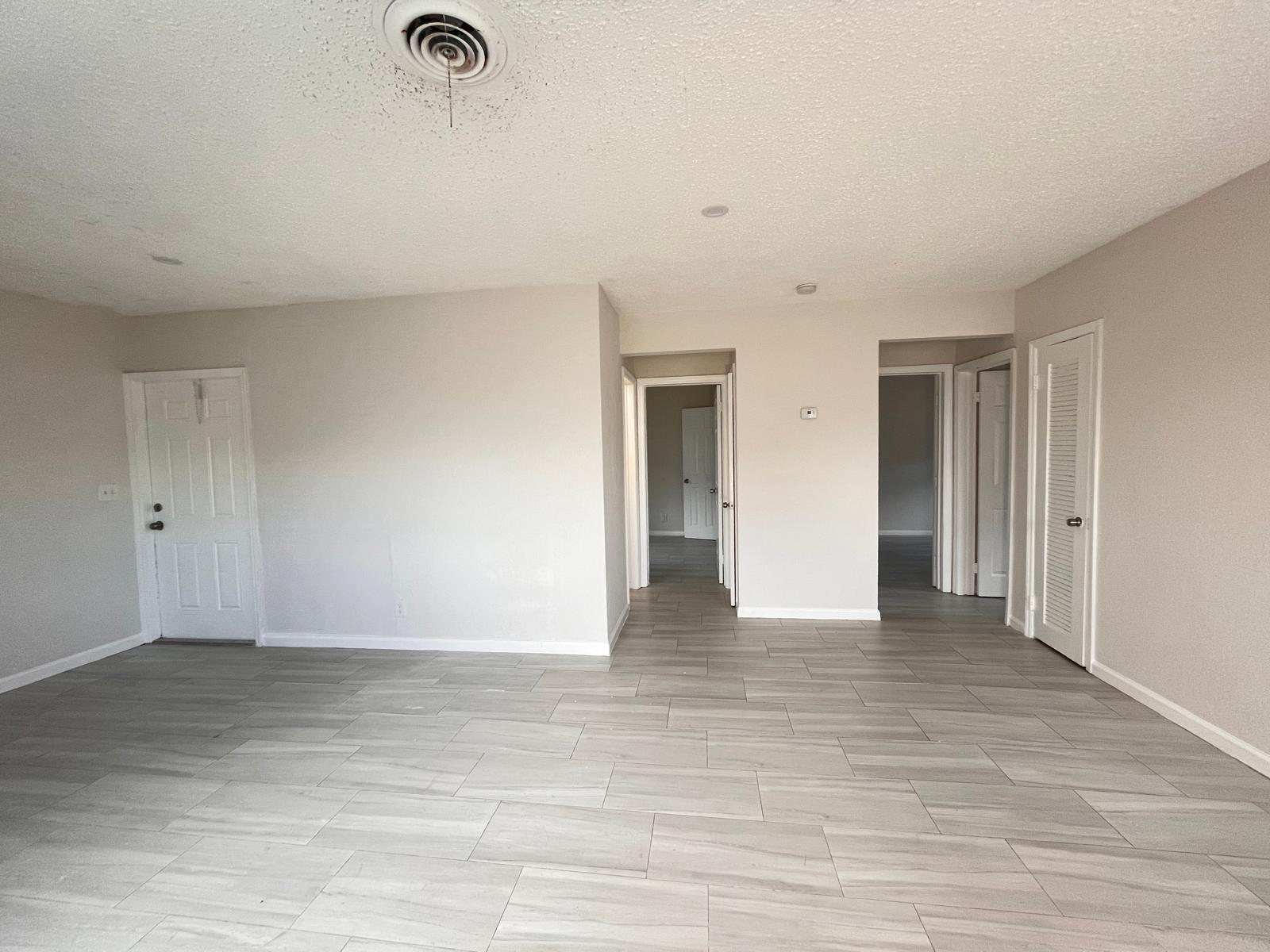 CRESTHAVEN NO 11 - Residential Lease