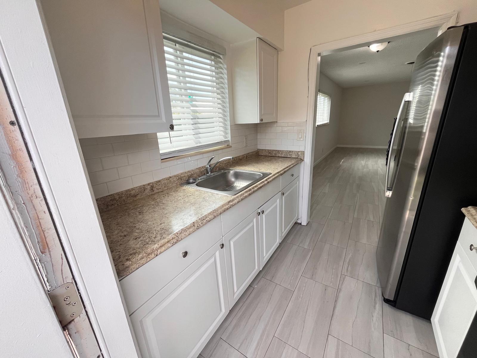 CRESTHAVEN NO 11 - Residential Lease