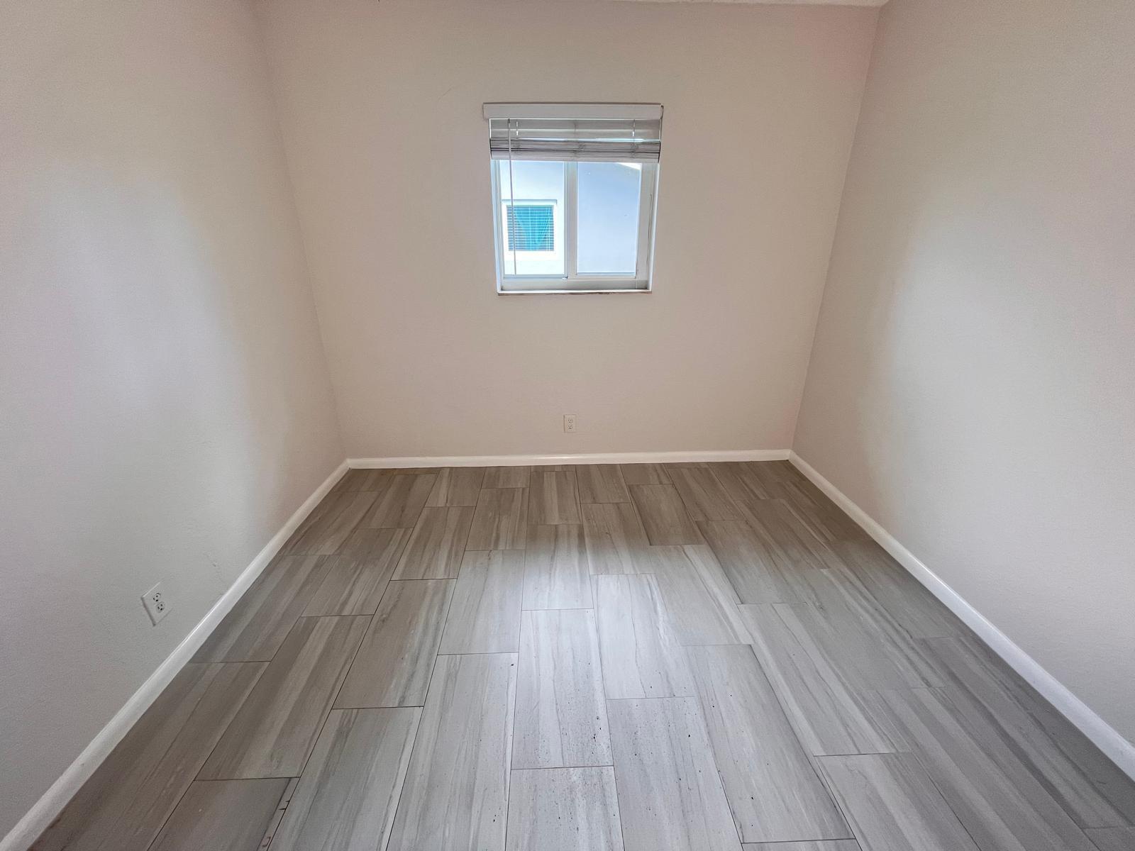 CRESTHAVEN NO 11 - Residential Lease