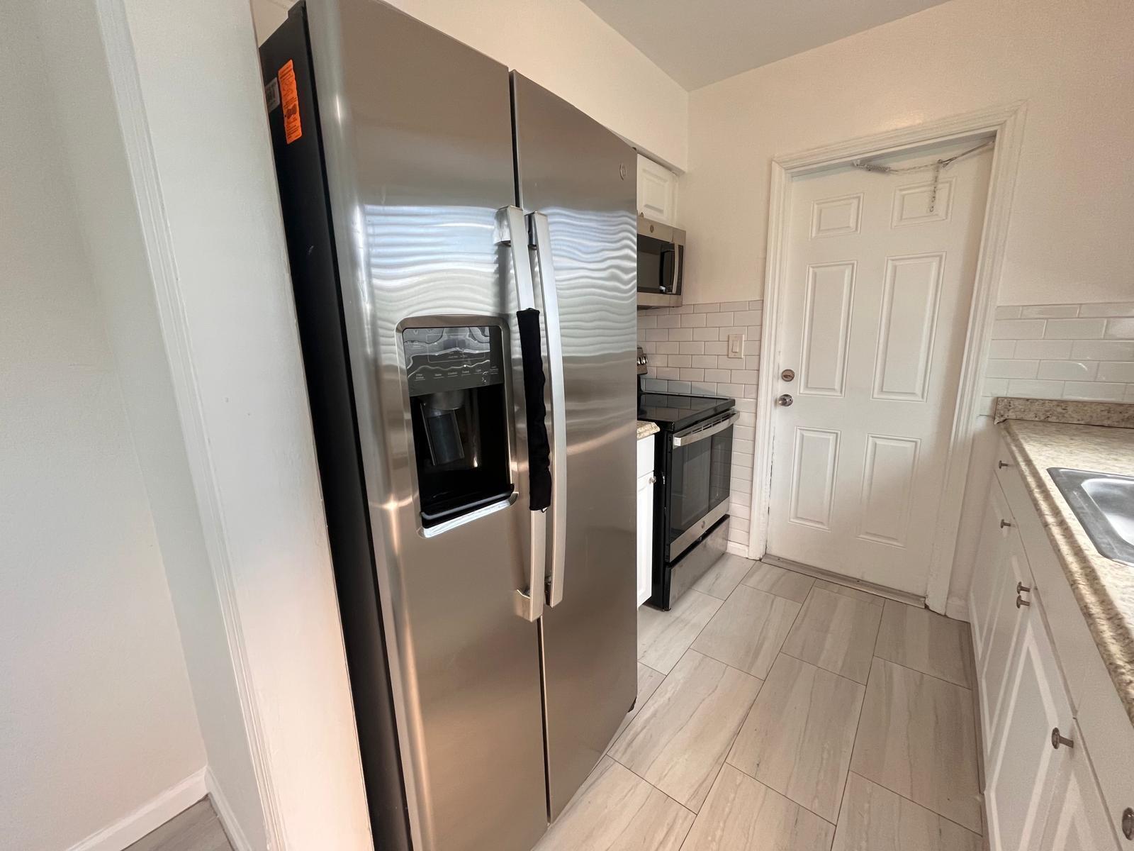 CRESTHAVEN NO 11 - Residential Lease