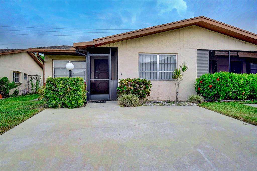 LOVELY VILLA. GREAT AREA, CLOSE TO POOL. BEAUTIFULLY UPDATED BATH RMS. NEWER PORCELAIN TILE FLOORING IN LIVING AREAS, BEDROOMS CARPETED. WALK IN CLOSETS IN BOTH BEDROOMS. LG SCREENED BACK PORCH. PRIVATE YD. JUST BRING YOUR FURNITURE! EXTREMELY ACTIVE 55+ COMMUNITY. LG CLUBHOUSE. MONTHLY SHOWS & ACTIVITIES. SEVERAL SOCIAL CLUBS & ORGANIZATIONS. GORGEOUS LAKESIDE REC POOL. ALL INFO IS SUBJECT TO ERRORS, OMISSIONS & ANY CHANGES. ALL ROOM SIZES ARE APPROXIMATE. INTERVIEW REQUIRED.BUYER MUST PAY AT INTERVIEW A NON-REFUNDABLE CAPITOL CONTRIBUTION OF 6 MONTHS HOA FEE($830). NO CHILDREN UNDER 40 YEARS OLD!