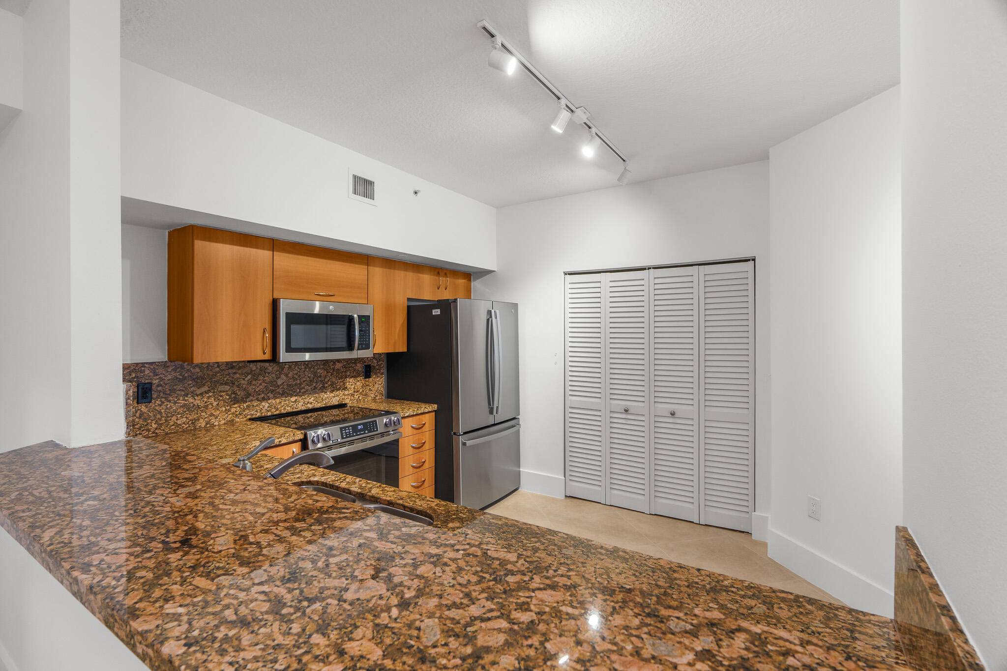 PINEAPPLE GROVE VILLAGE CONDO - Residential Lease