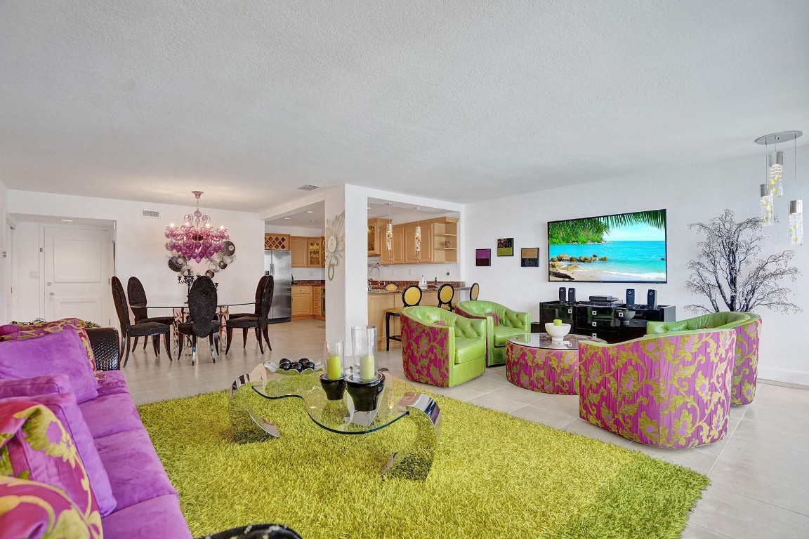 THE COMMODORE - Residential