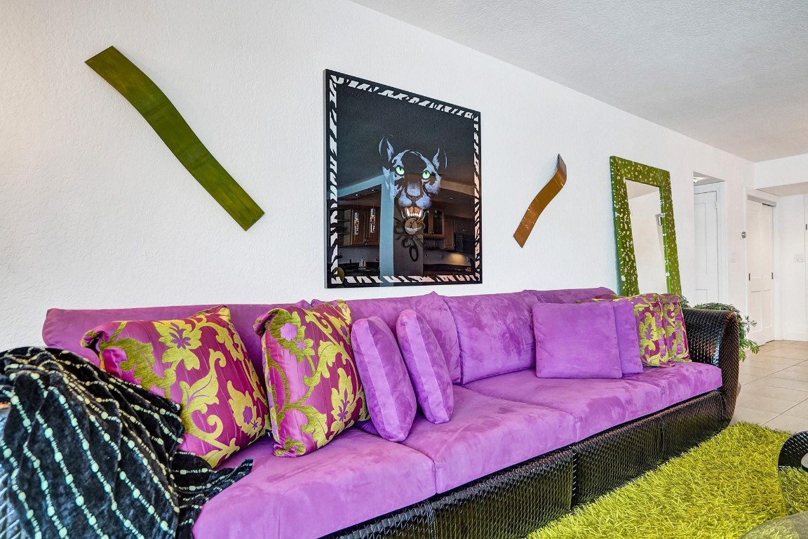 THE COMMODORE - Residential