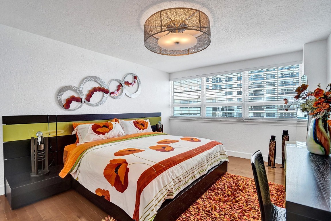 THE COMMODORE - Residential