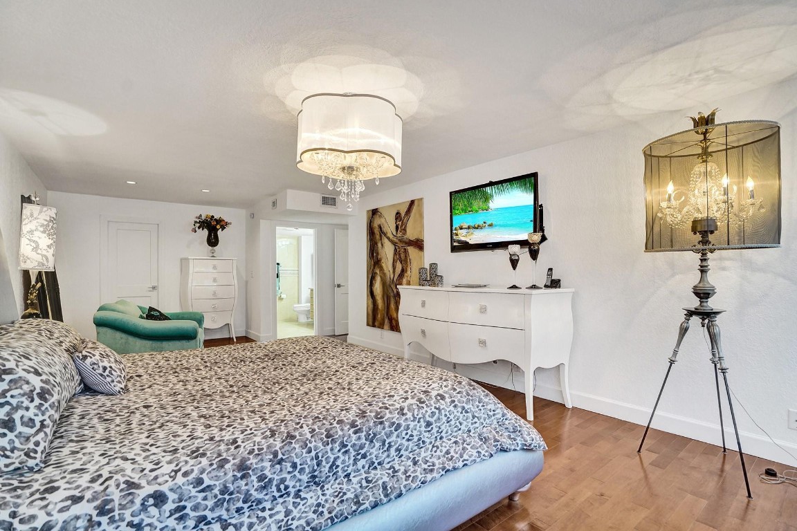 THE COMMODORE - Residential