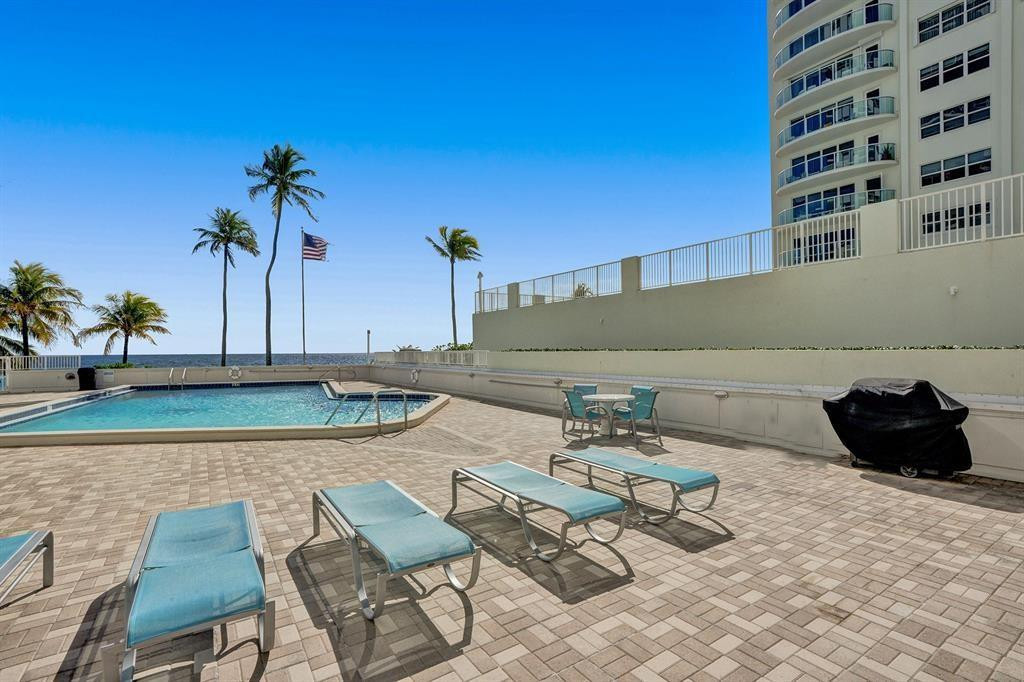 THE COMMODORE - Residential