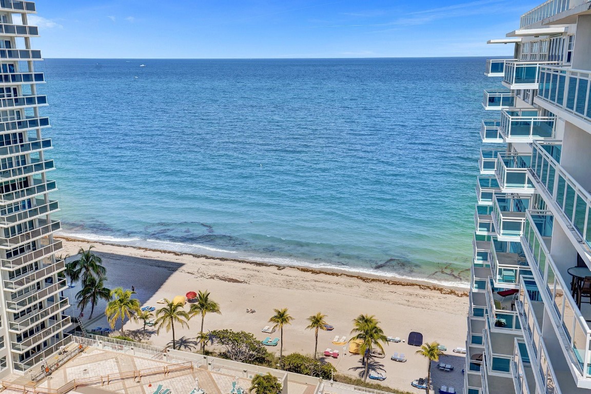 THE COMMODORE - Residential