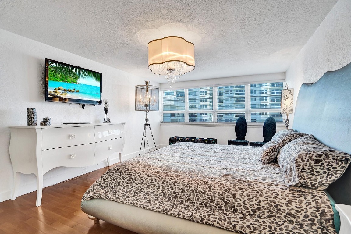 THE COMMODORE - Residential