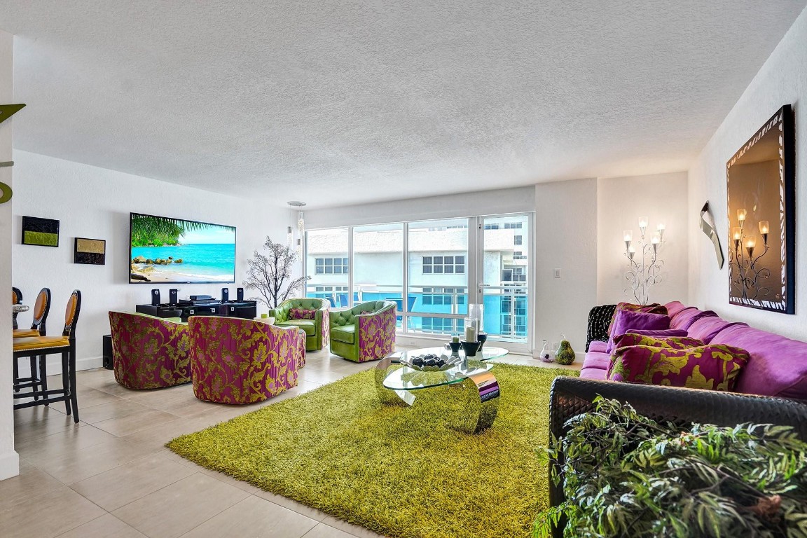 THE COMMODORE - Residential