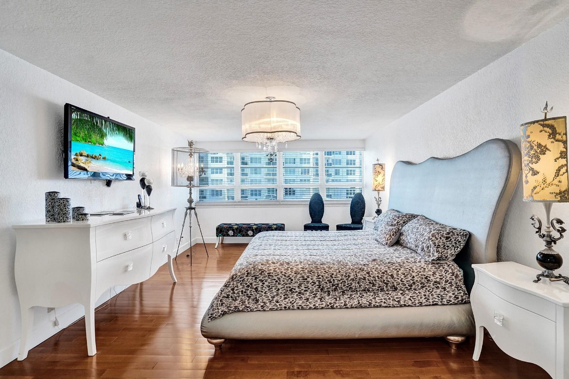 THE COMMODORE - Residential
