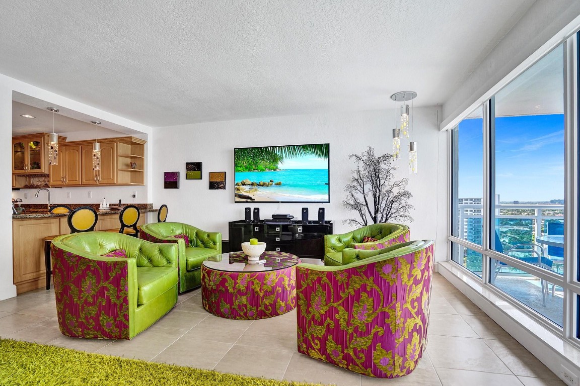 THE COMMODORE - Residential