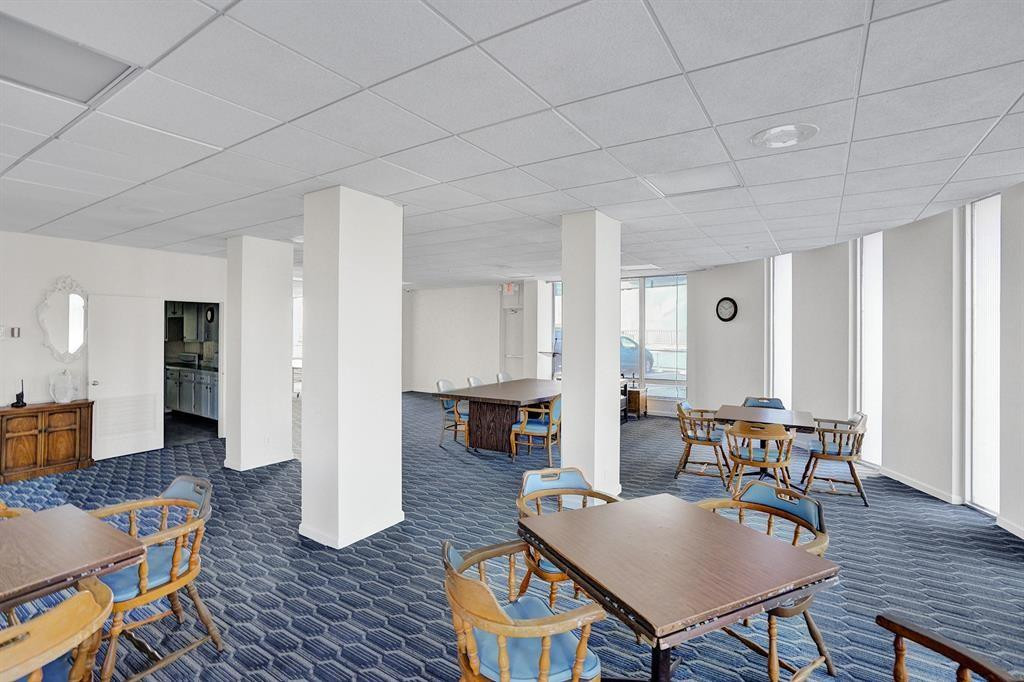 THE COMMODORE - Residential