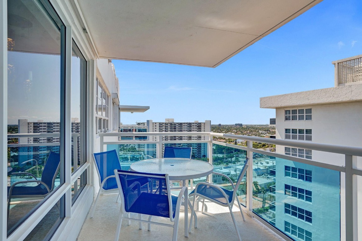 THE COMMODORE - Residential