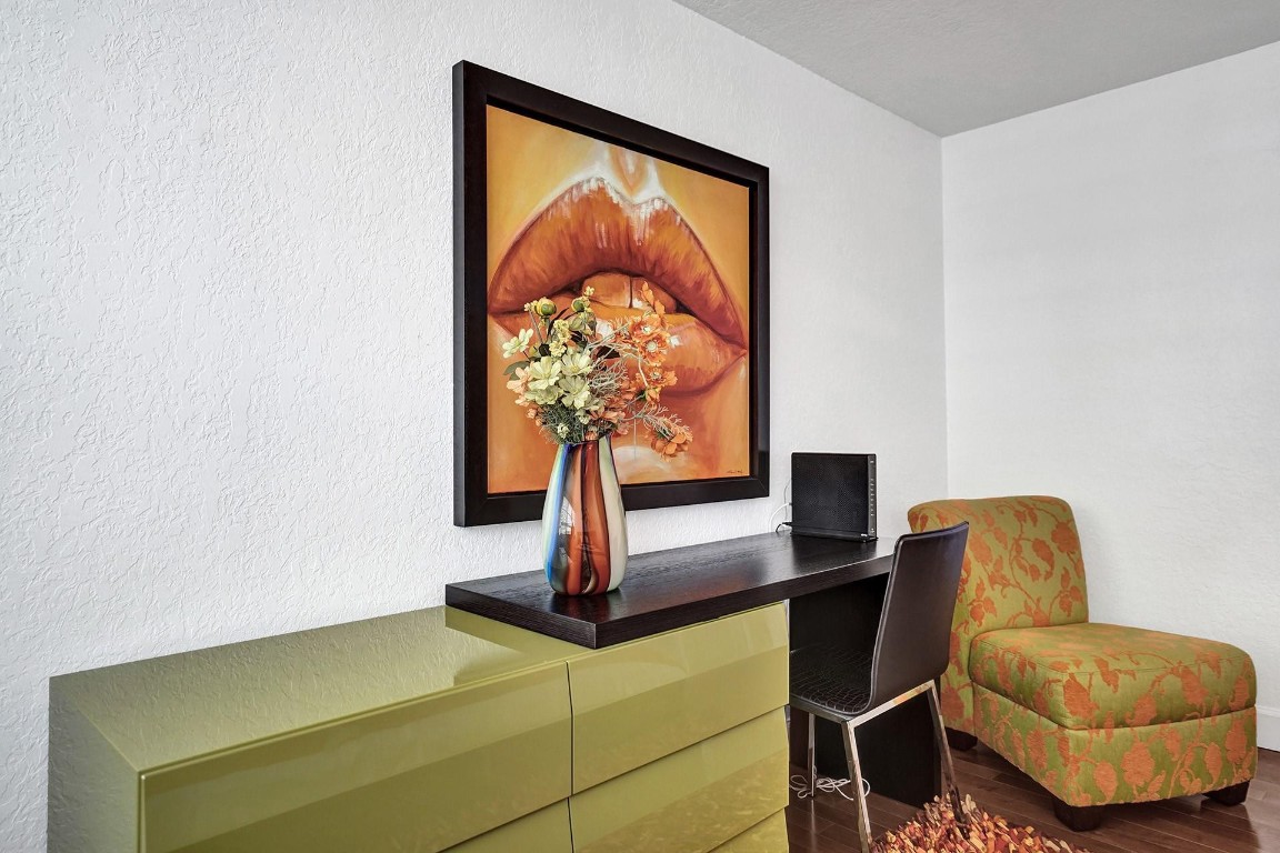 THE COMMODORE - Residential
