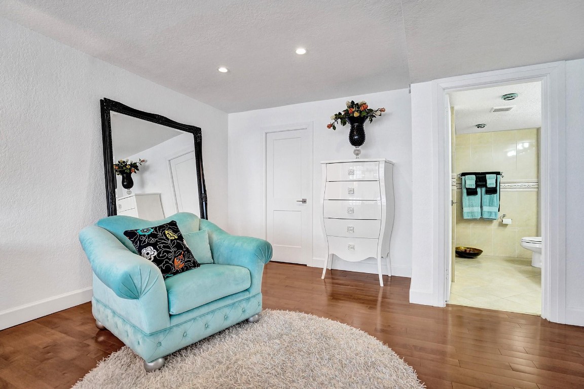 THE COMMODORE - Residential