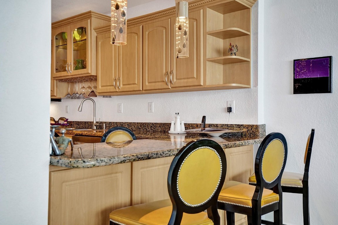 THE COMMODORE - Residential