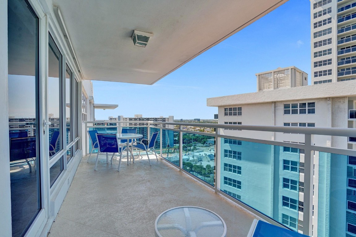 THE COMMODORE - Residential