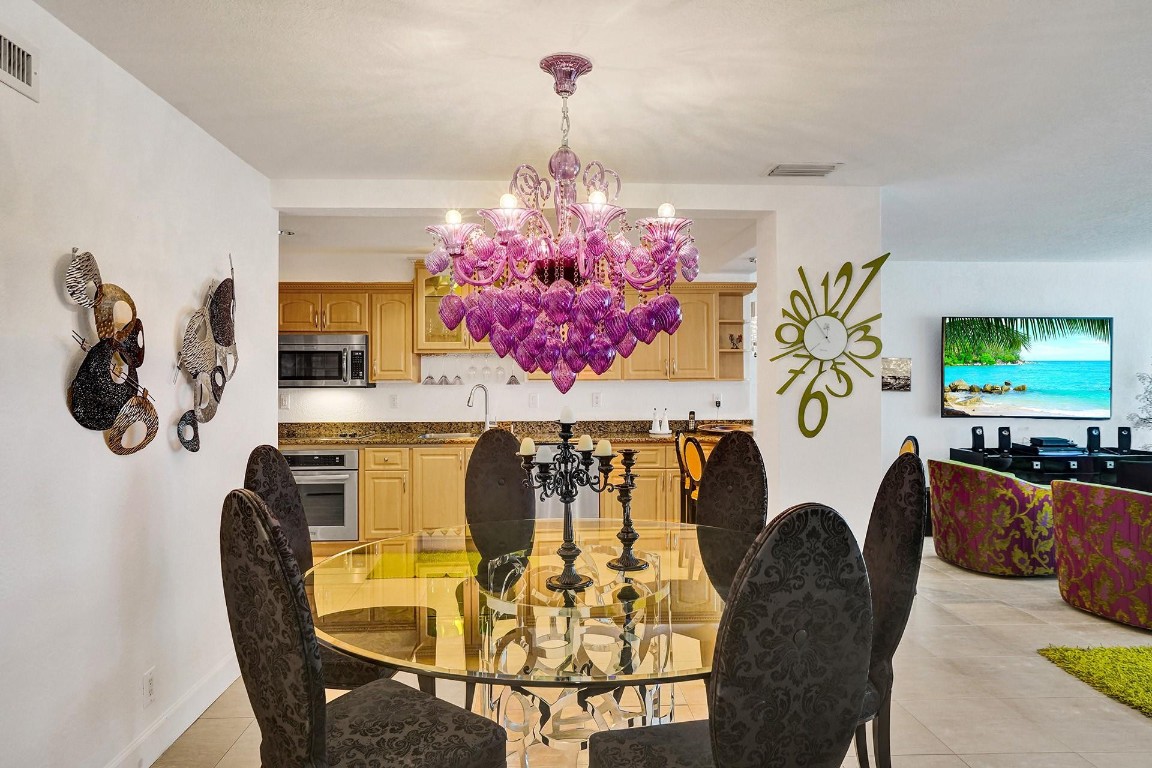THE COMMODORE - Residential
