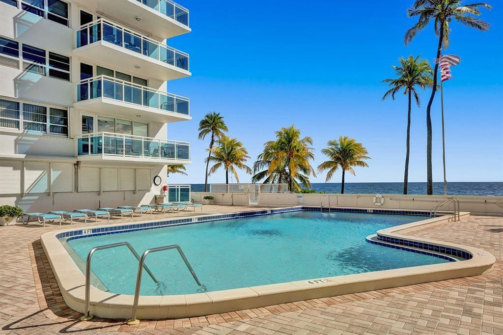 THE COMMODORE - Residential