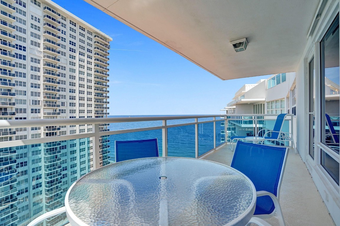 THE COMMODORE - Residential