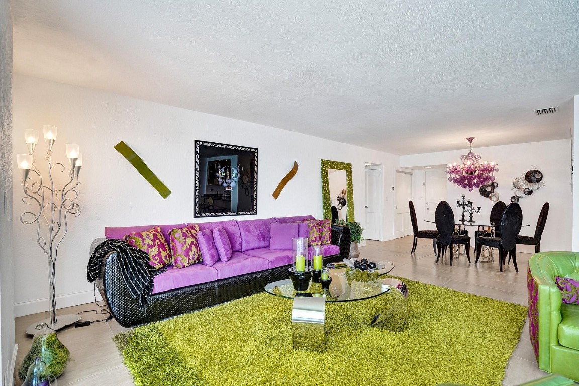 THE COMMODORE - Residential