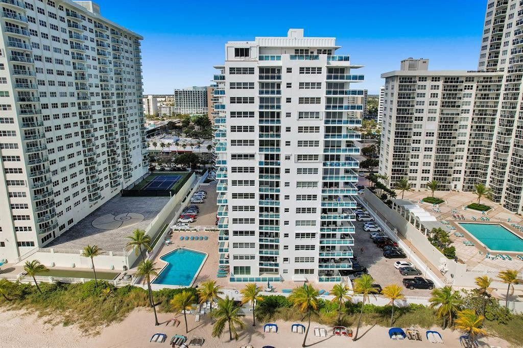 THE COMMODORE - Residential