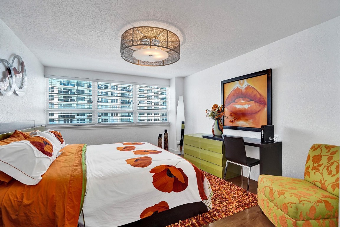 THE COMMODORE - Residential