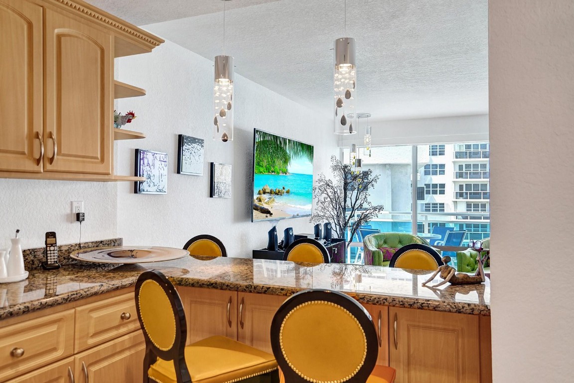 THE COMMODORE - Residential