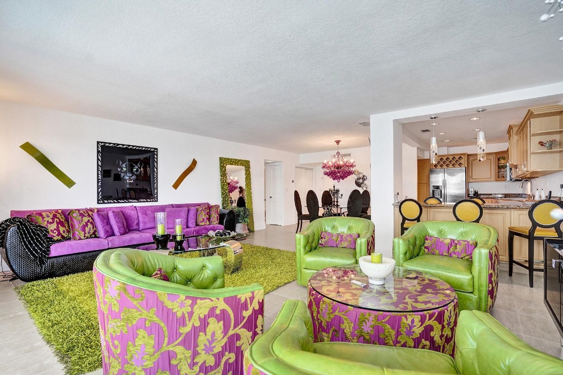 THE COMMODORE - Residential