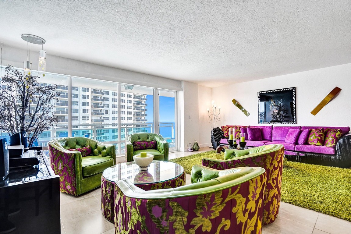 THE COMMODORE - Residential
