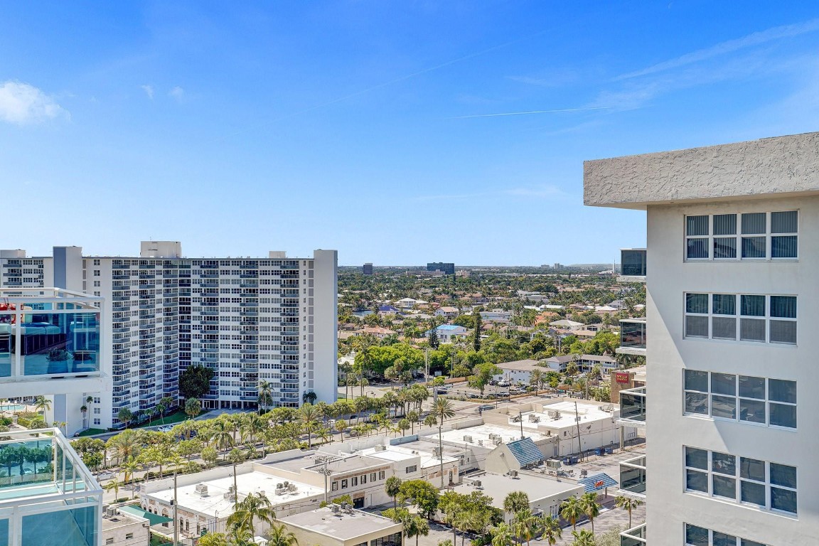 THE COMMODORE - Residential
