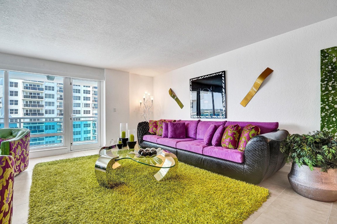 THE COMMODORE - Residential