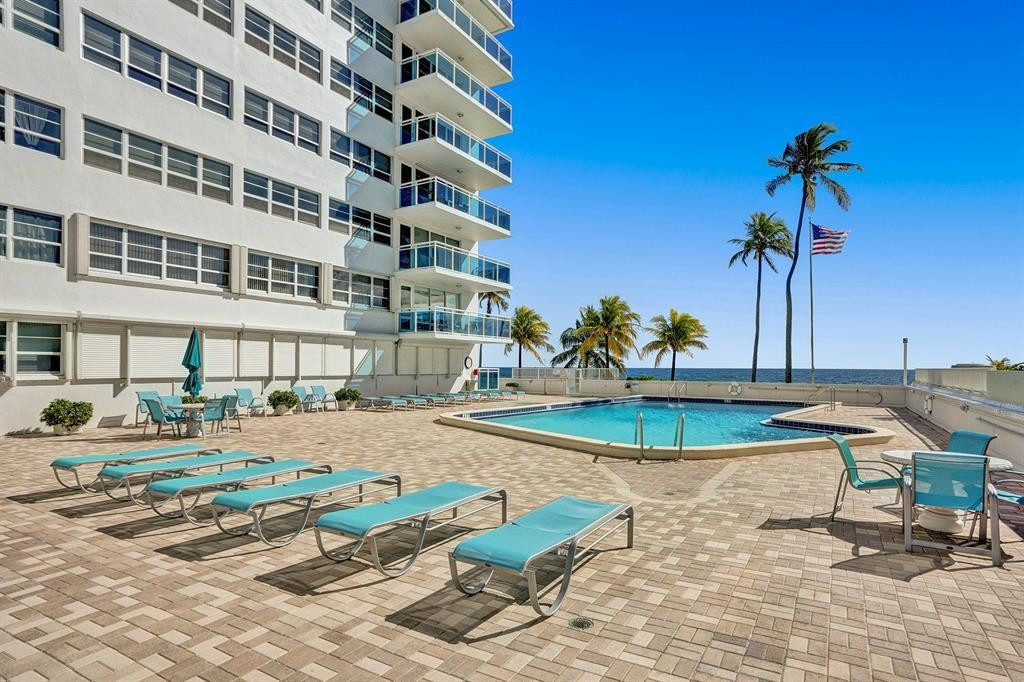 THE COMMODORE - Residential