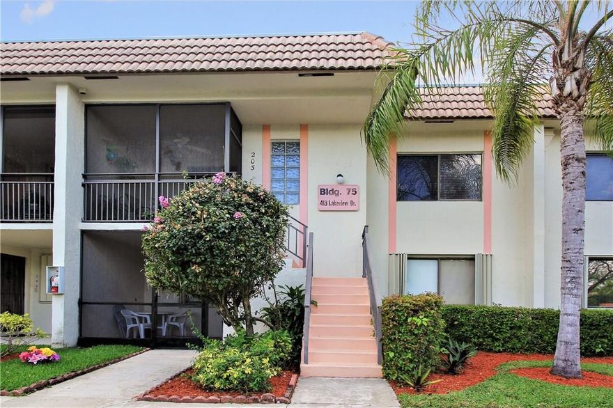 Affordable Weston living!  2 bedroom 2 bathroom on second floor.  Beautifully kept with laminate wood floors in main living areas and tile in kitchen and baths.  Best priced condo in Racquet Club with a great school district.  You'll enjoy the screened in patio overlooking the garden.