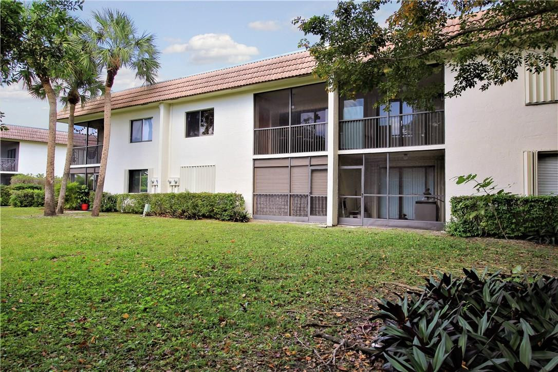 Raquet Club Apts - Residential