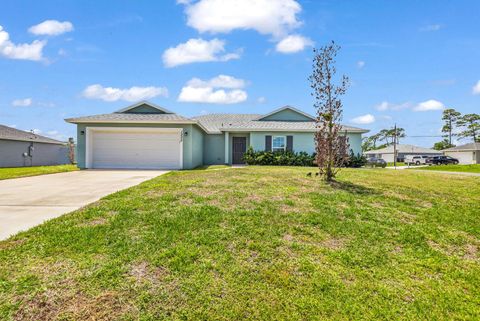 Tiny photo for 1220 SE NAVAJO Lane, Port Saint Lucie, FL 34983 (MLS # B26054248)