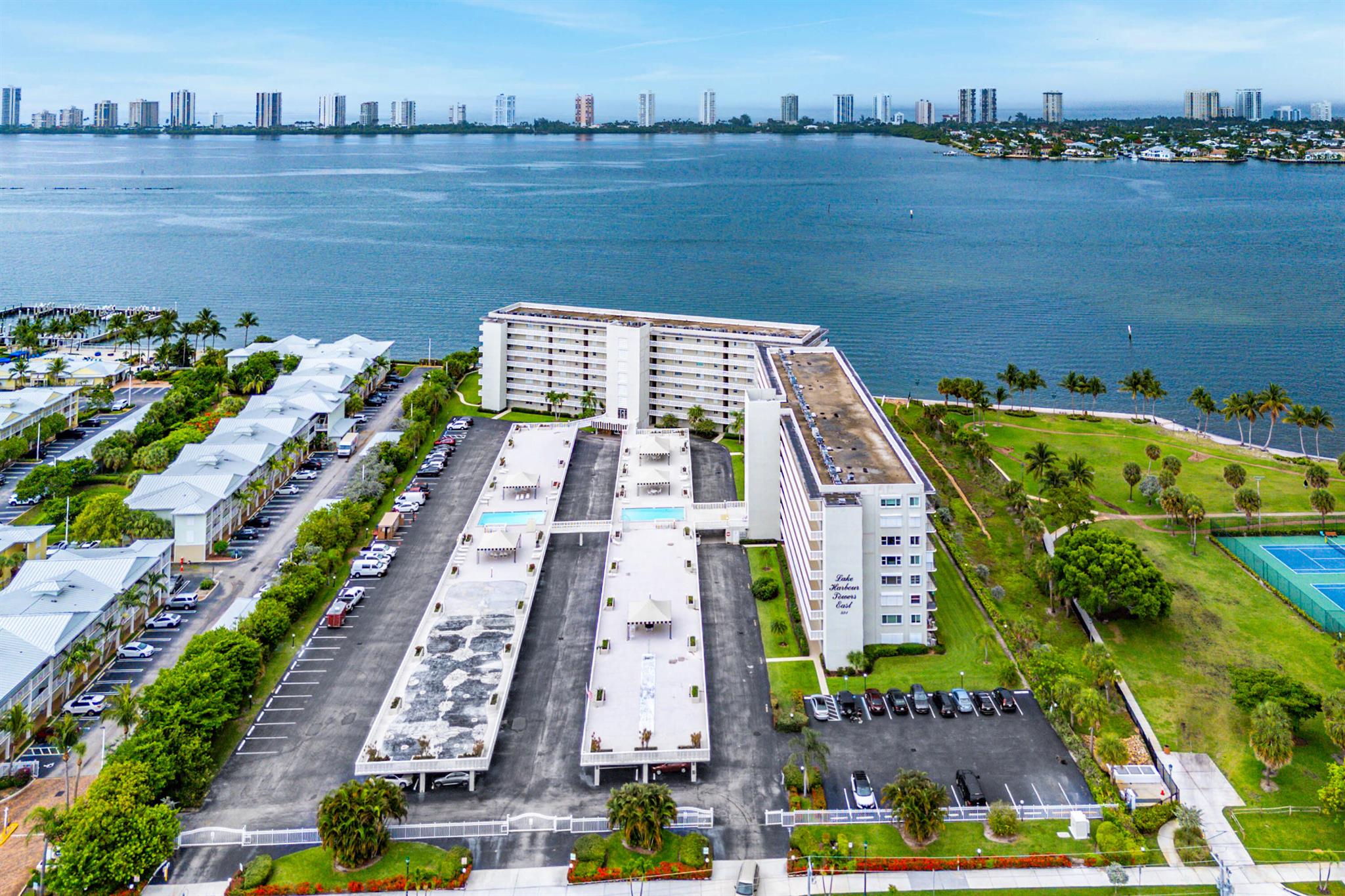 LAKE HARBOUR TOWERS CONDO - Residential