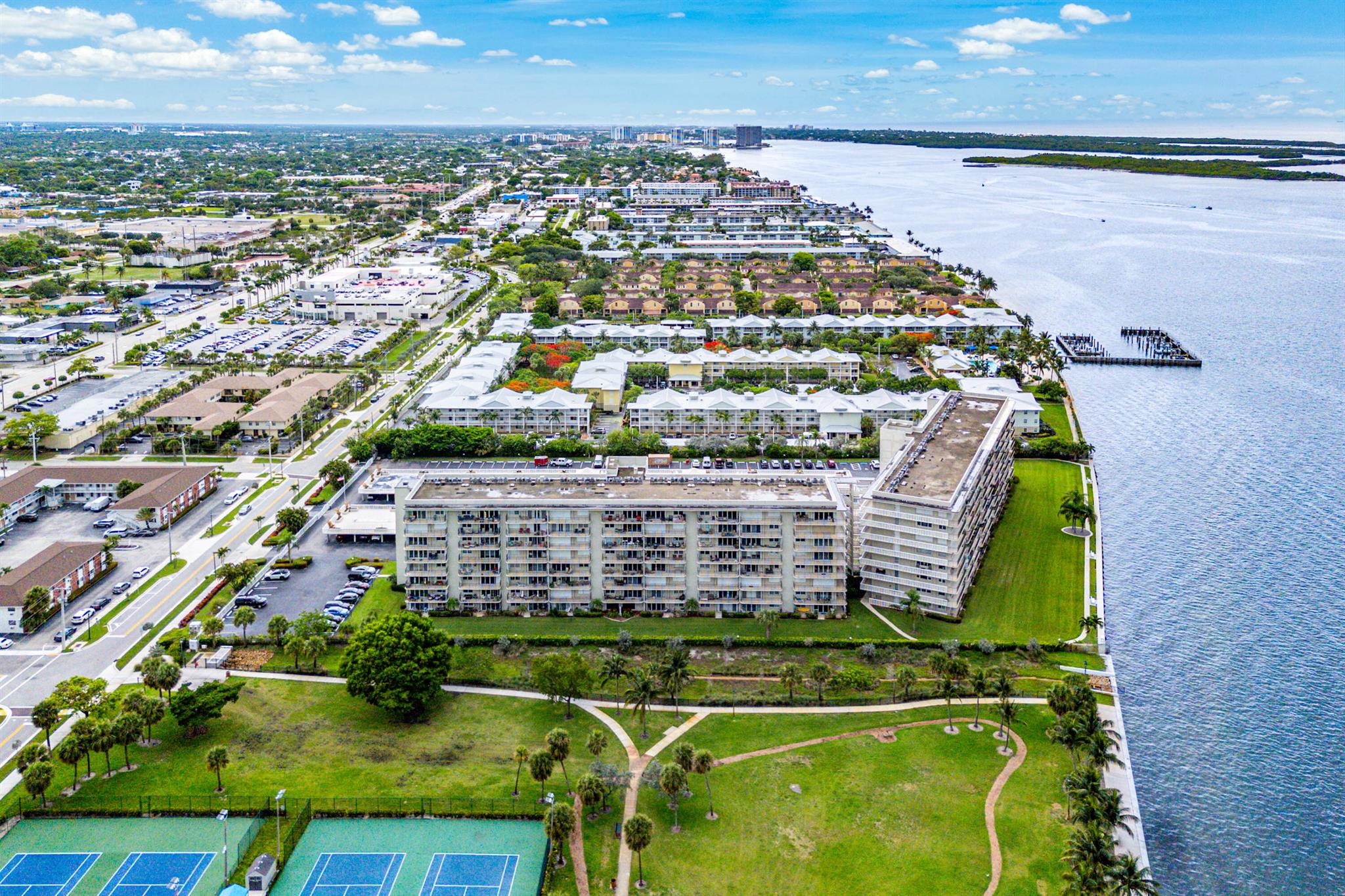 LAKE HARBOUR TOWERS CONDO - Residential