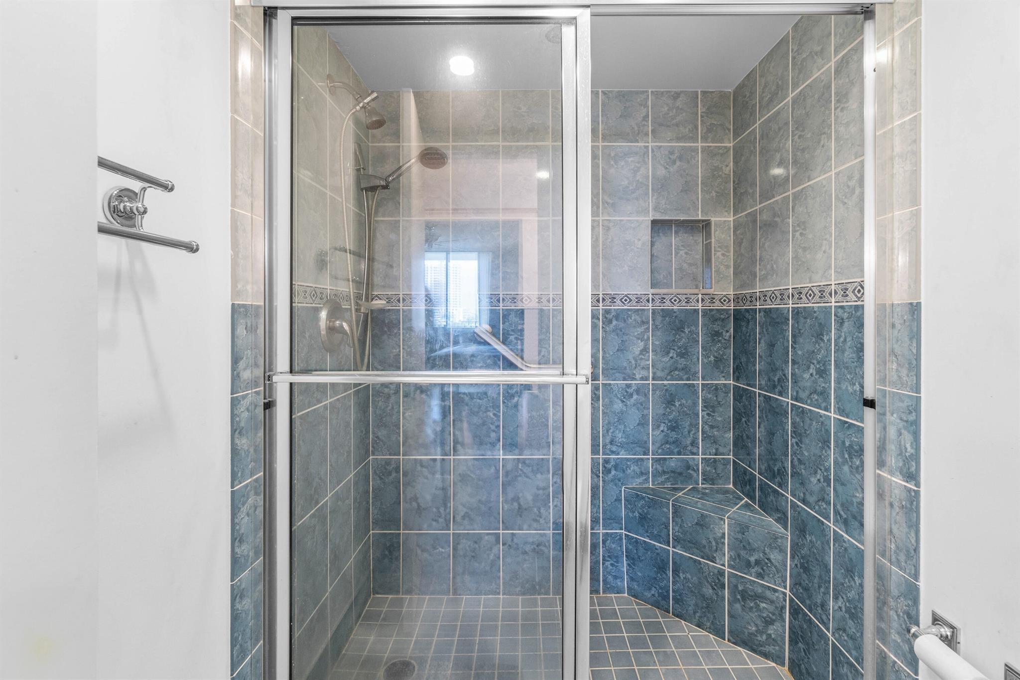LAKE HARBOUR TOWERS CONDO - Residential