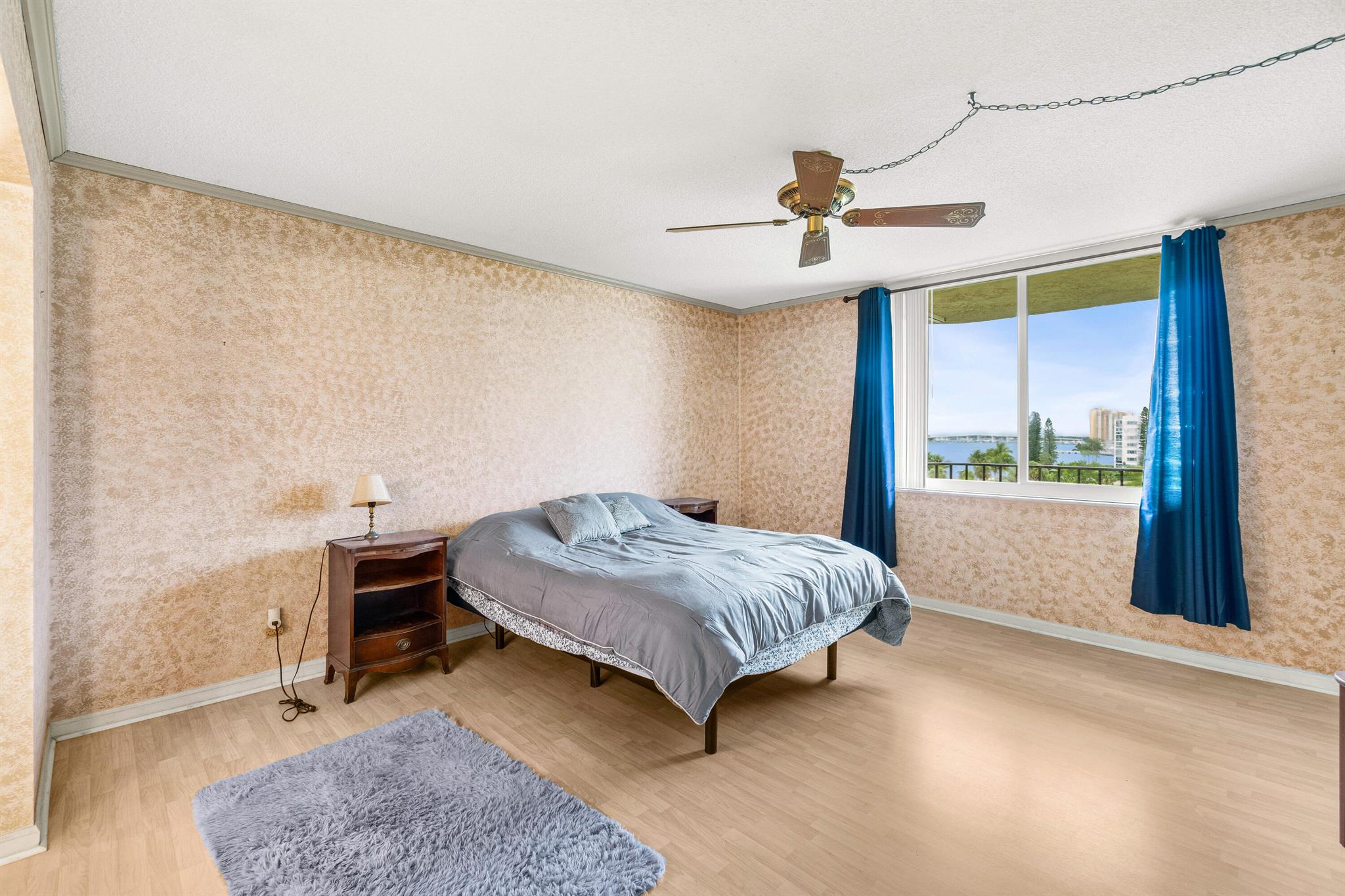 LAKE HARBOUR TOWERS CONDO - Residential