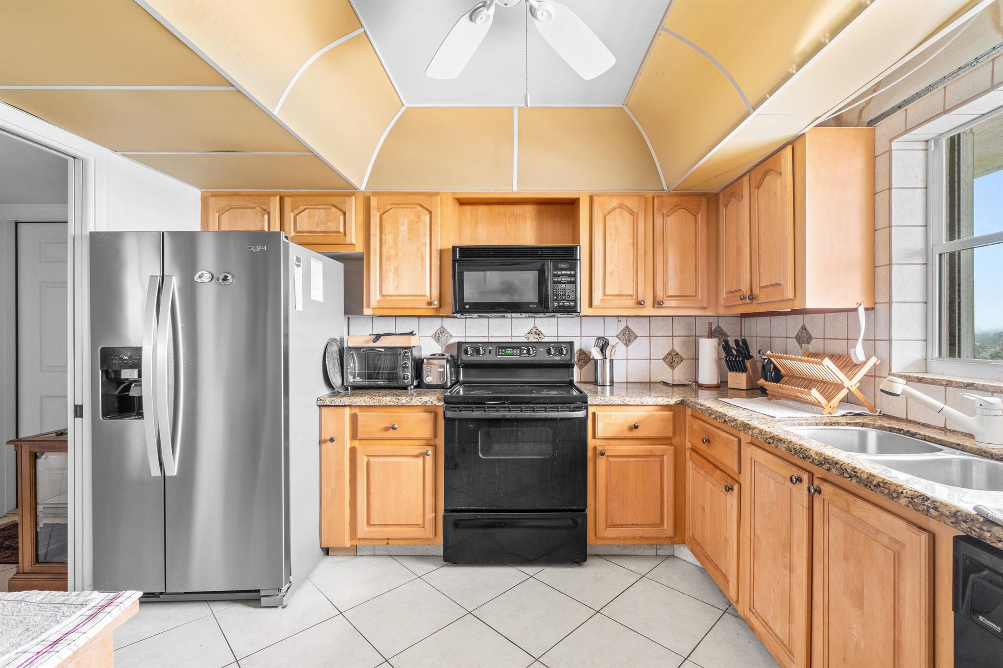 LAKE HARBOUR TOWERS CONDO - Residential