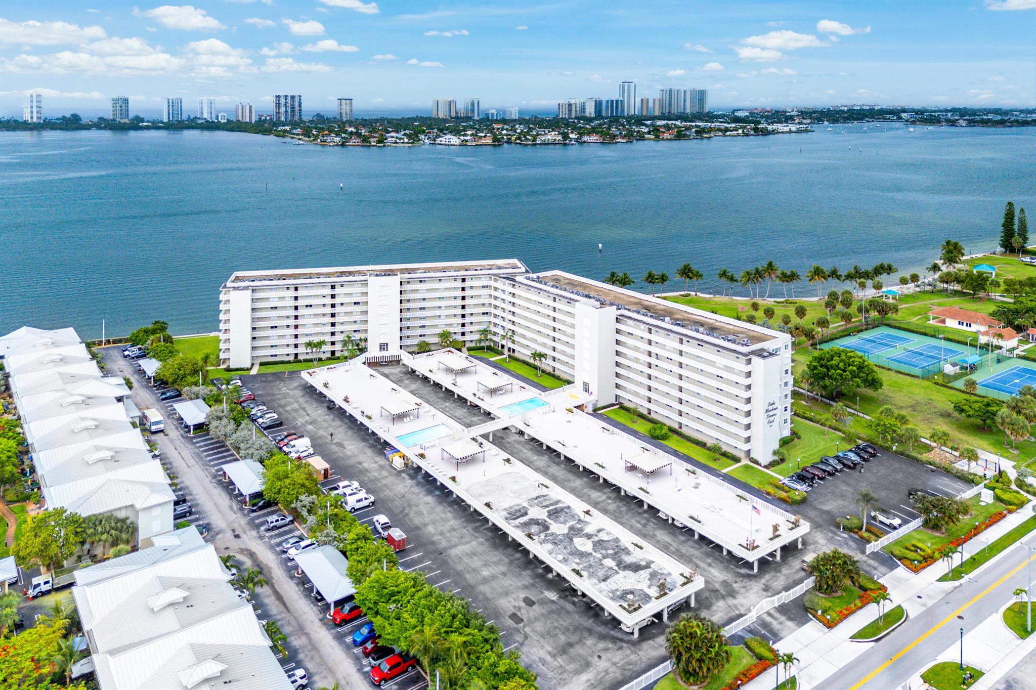 LAKE HARBOUR TOWERS CONDO - Residential